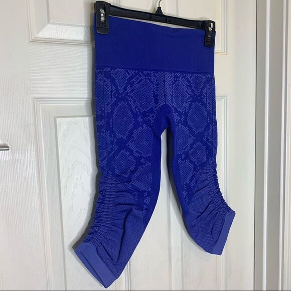 Lululemon In The Flow Crop Snake Sapphire Blue - Picture 3 of 12